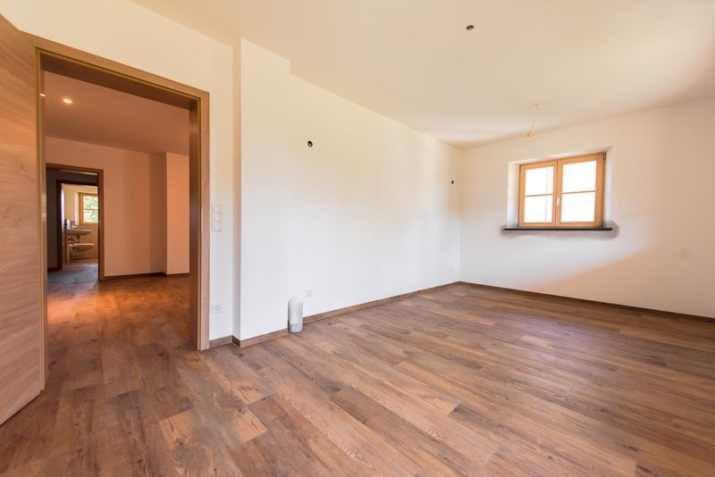 Neuwertige Wohnung im 1. OG mit 3,5 Zimmern auf Bauernhof in Miesbach